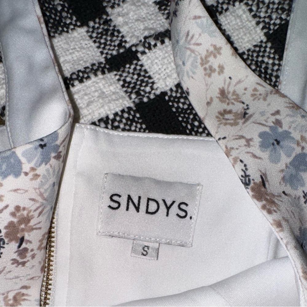 SYNDYS Neutral Floral V-Hem Cropped Zip Back Tank Top Size Small - Picture 7 of 8